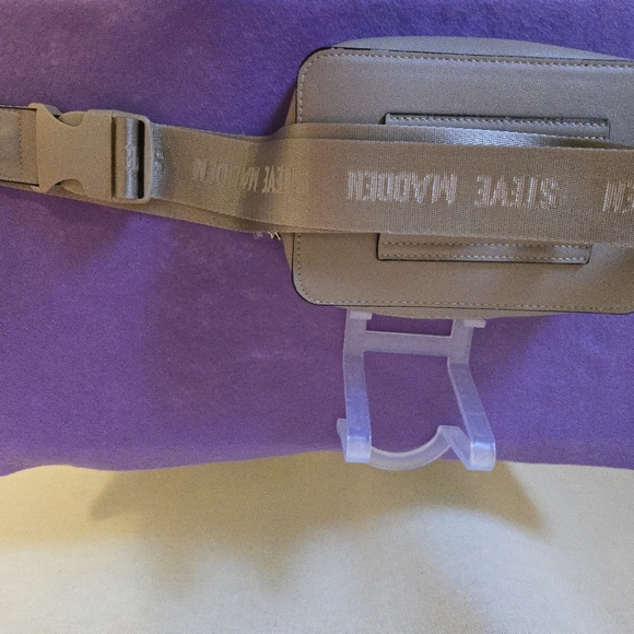 Steve Madden Taupe Crossbody/Belt Bag EUC - Picture 2 of 2